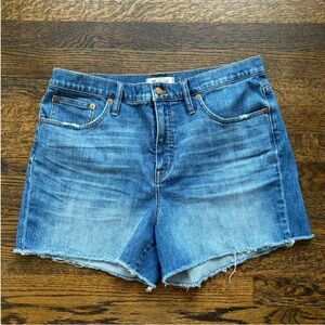 Madewell High-Rise Denim Shorts in Medium Wash. Size 32.